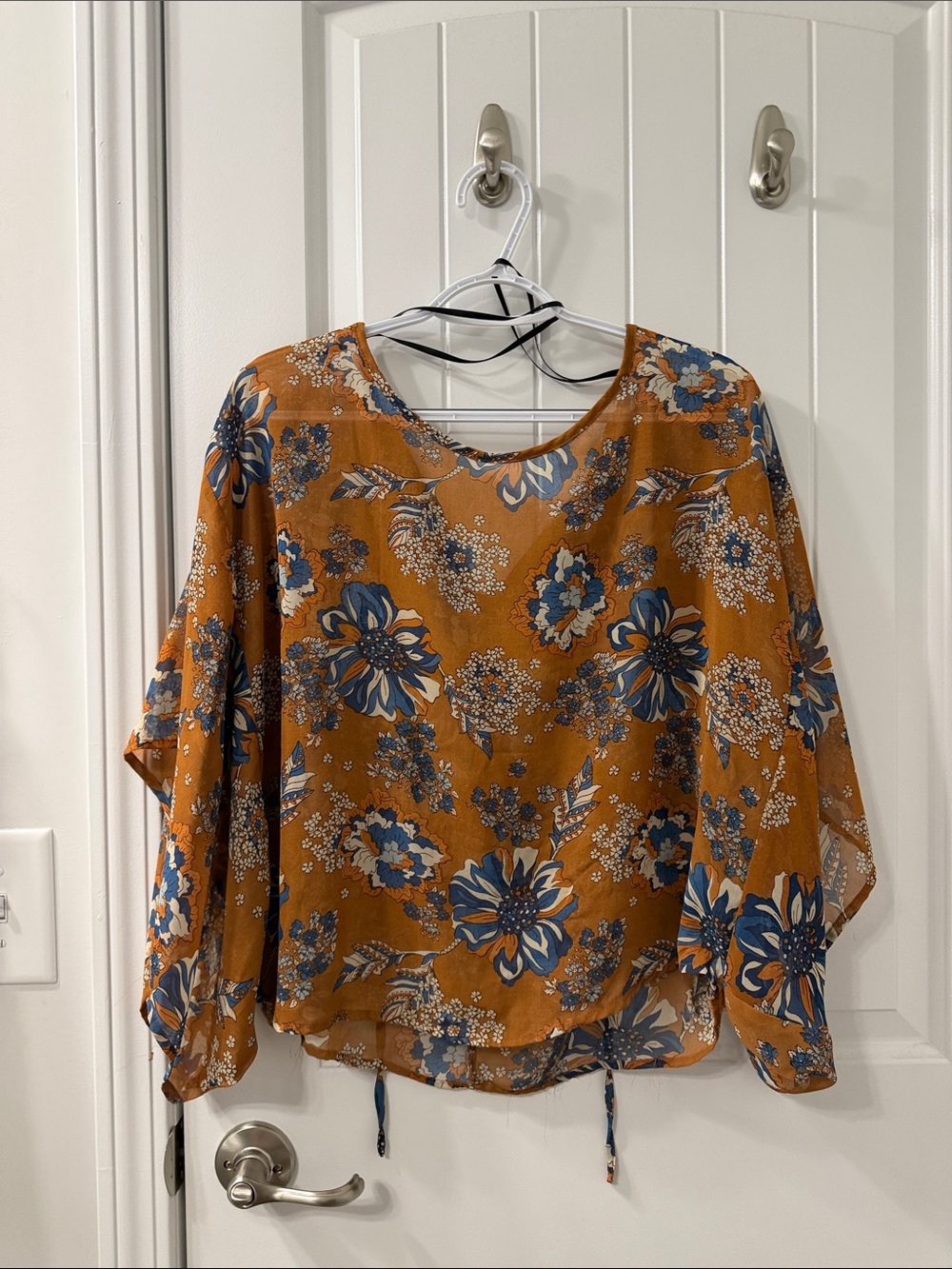Size m Women’s Floral Tie-Hem Blouse in Mustard